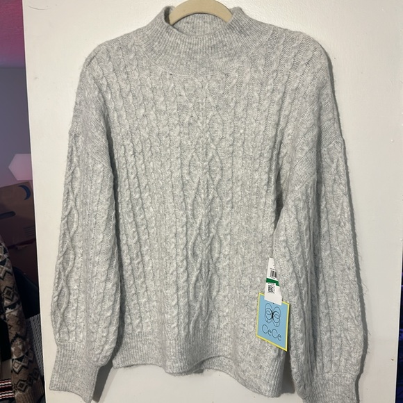 NWT. Woman’s Cece grey cable knit sweater. Size L. - Picture 2 of 8